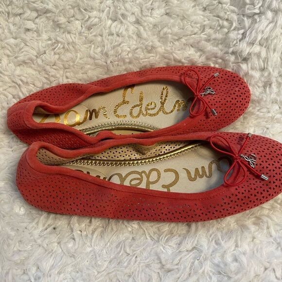 Sam Edelman leather suede lazer cut Ballet Flats slip on bow & charm accent SZ8M - Picture 3 of 8